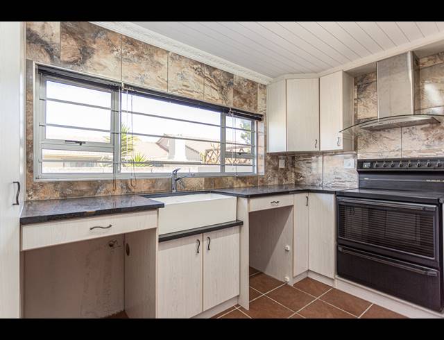 3 BEDROOM MAISONETTE FOR SALE IN BRACKEN HEIGHTS